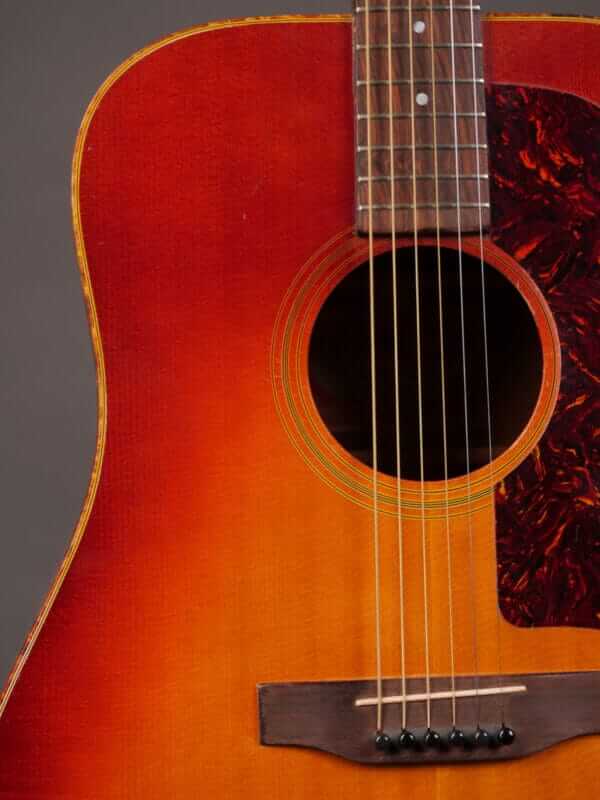 Gibson J45 Deluxe (1973) - Image 2